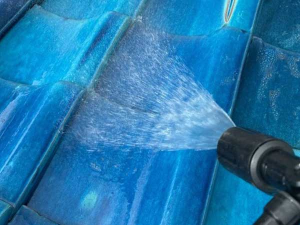 再発ゼロの実績。確実に雨漏りを止めます