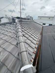 大津市にて棟瓦からの雨漏り修理 施工前