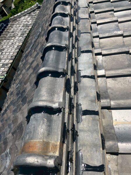 大津市にて雨漏り修理〈冠瓦の隙間をラバーロック工法で補修〉 施工後2